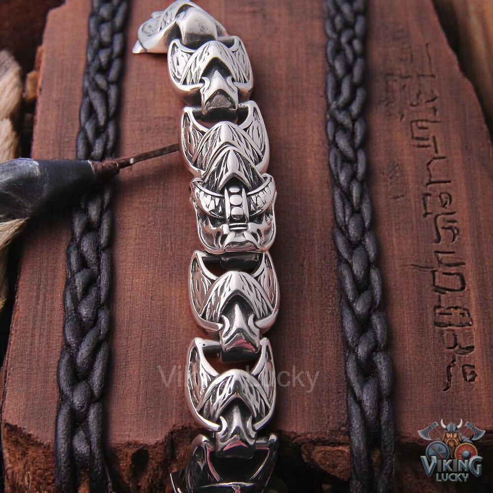 Fenrir-Embrace-Viking-Wolf-Link-Bracelet-CloseUp-Shot
