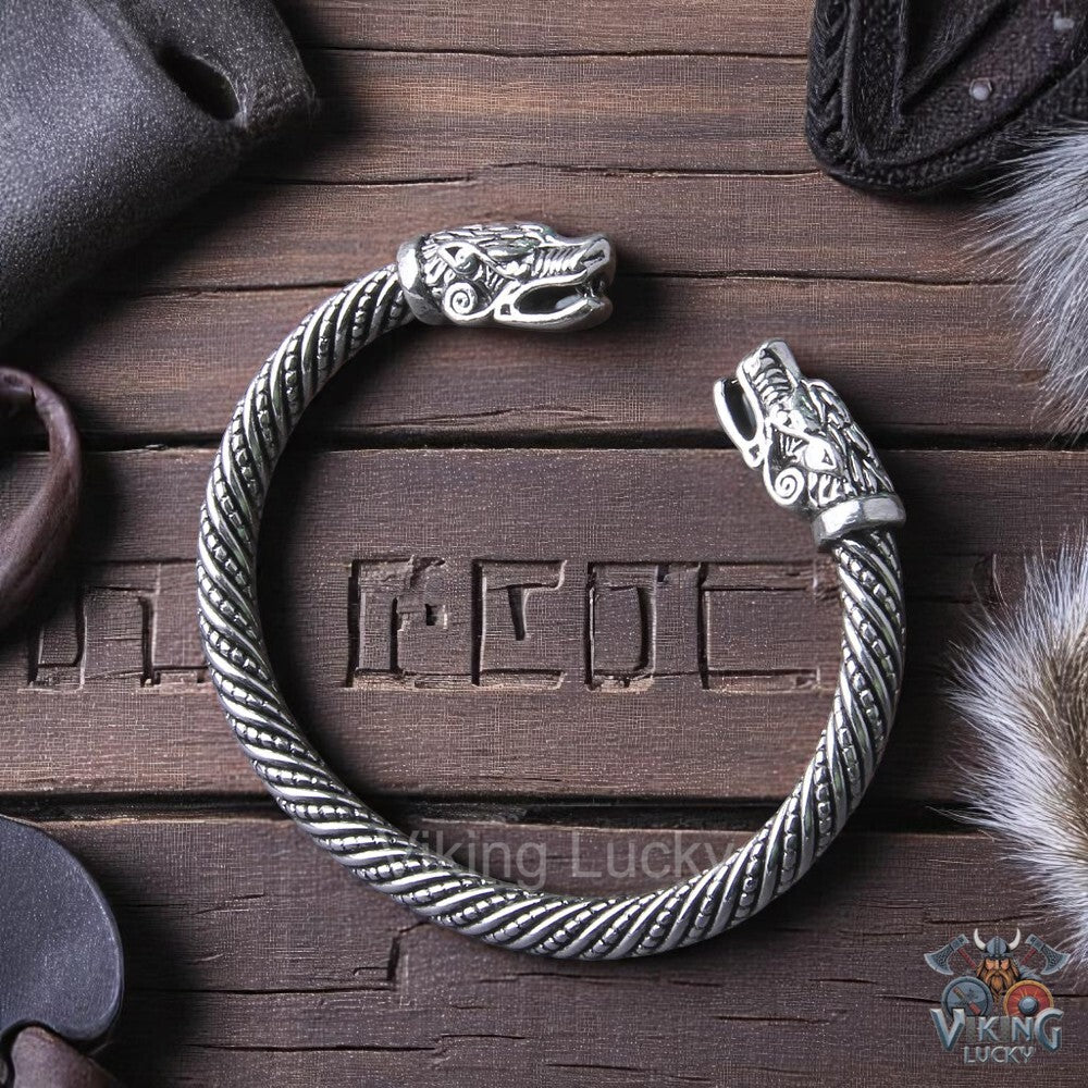 Jörmungandr Serpent-Head Viking Armring Frontal shot