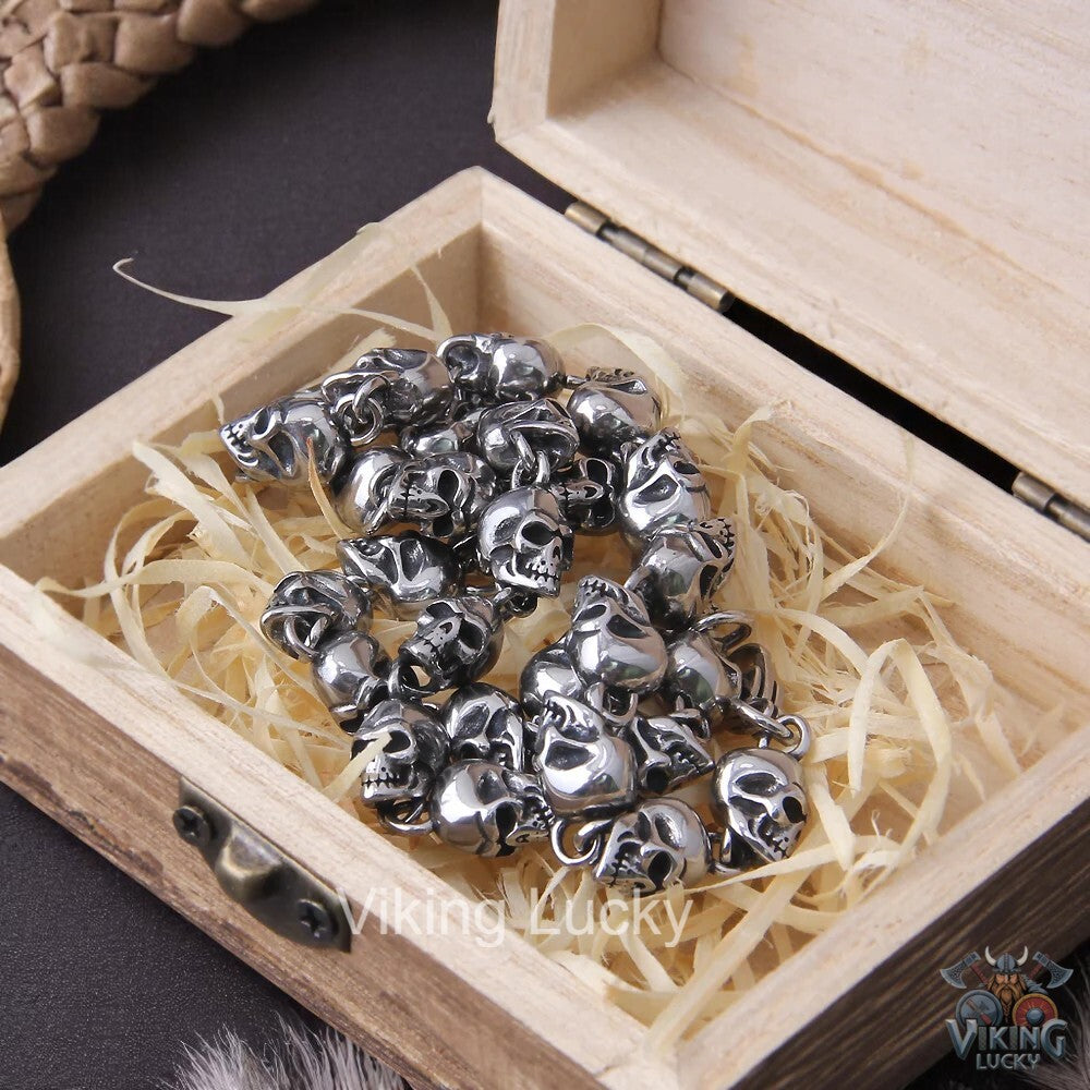 Men skull chain necklace with detailed skull charm