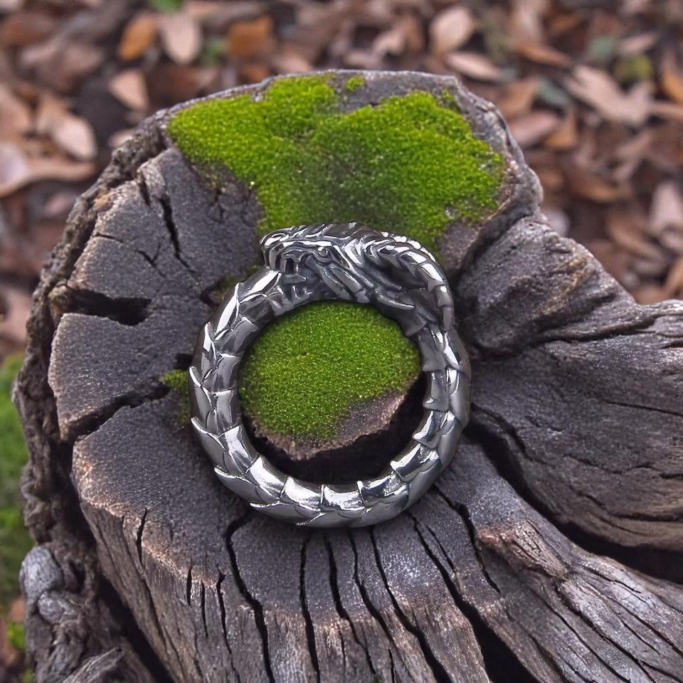 Viking Self-devouring dragon ring detail view
