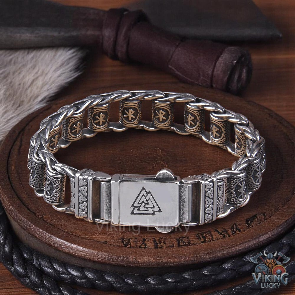 Valknut Rune Chain Bracelet Silver close-up