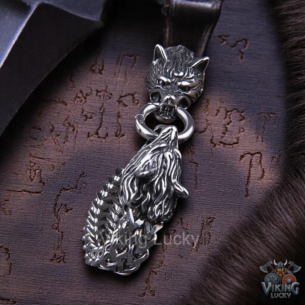 Viking Wolf Head Bracelet Close up clasp view