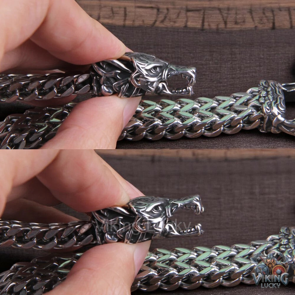 Wolf Head Chain Bracelet in Silver close-up