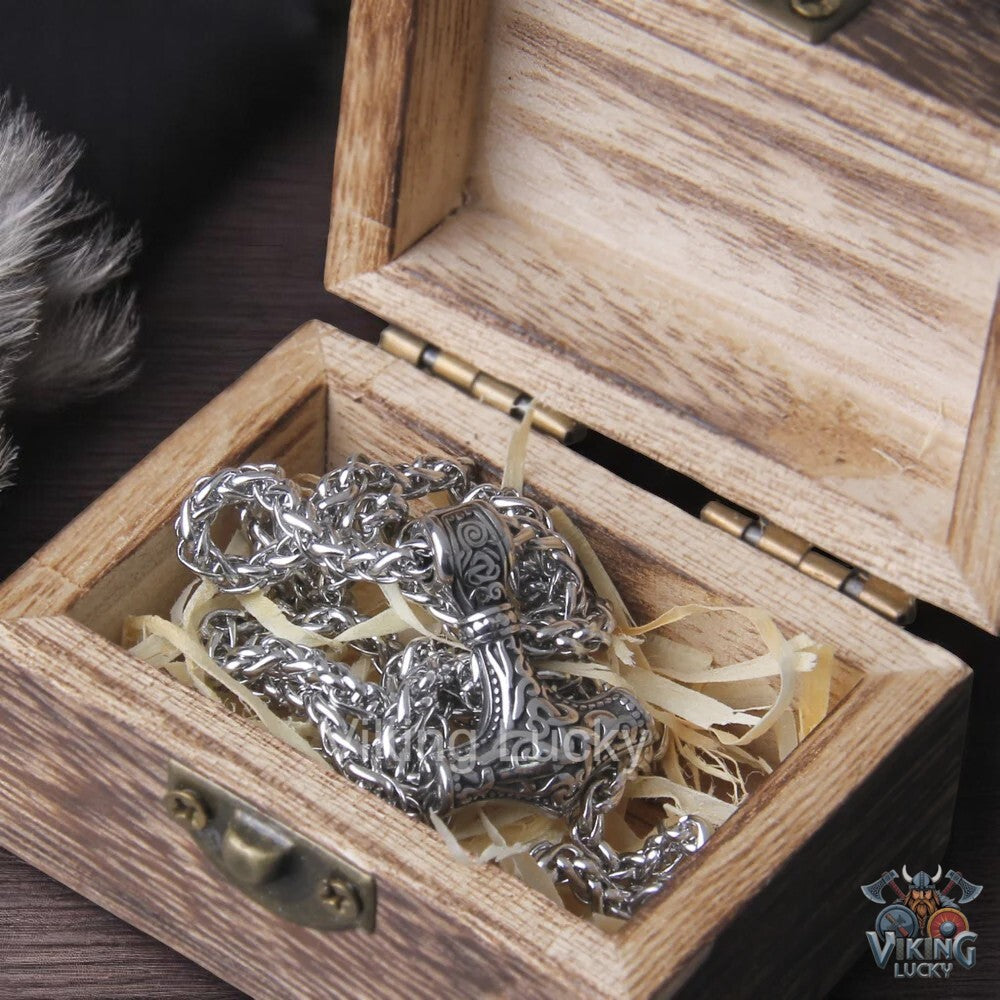Viking necklace from Odin Favorites collection